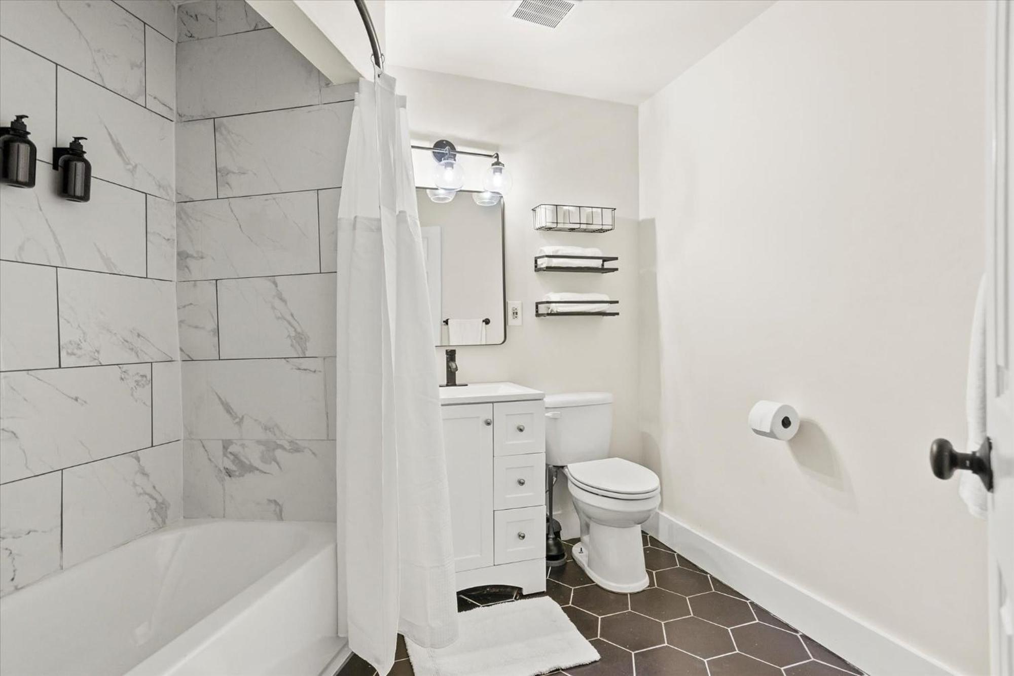 Modern Studio Apartment Near Merrimack Park Хантсвилл Экстерьер фото